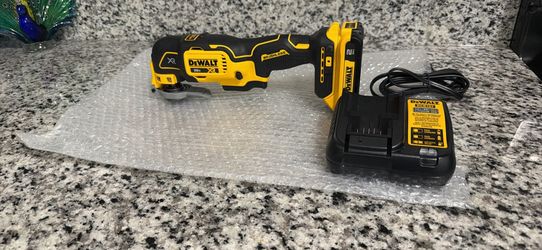 DEAL NOW !!! DeWalt oscillating tool, 2Ah battery and charger. 3 year warranty through DeWalt