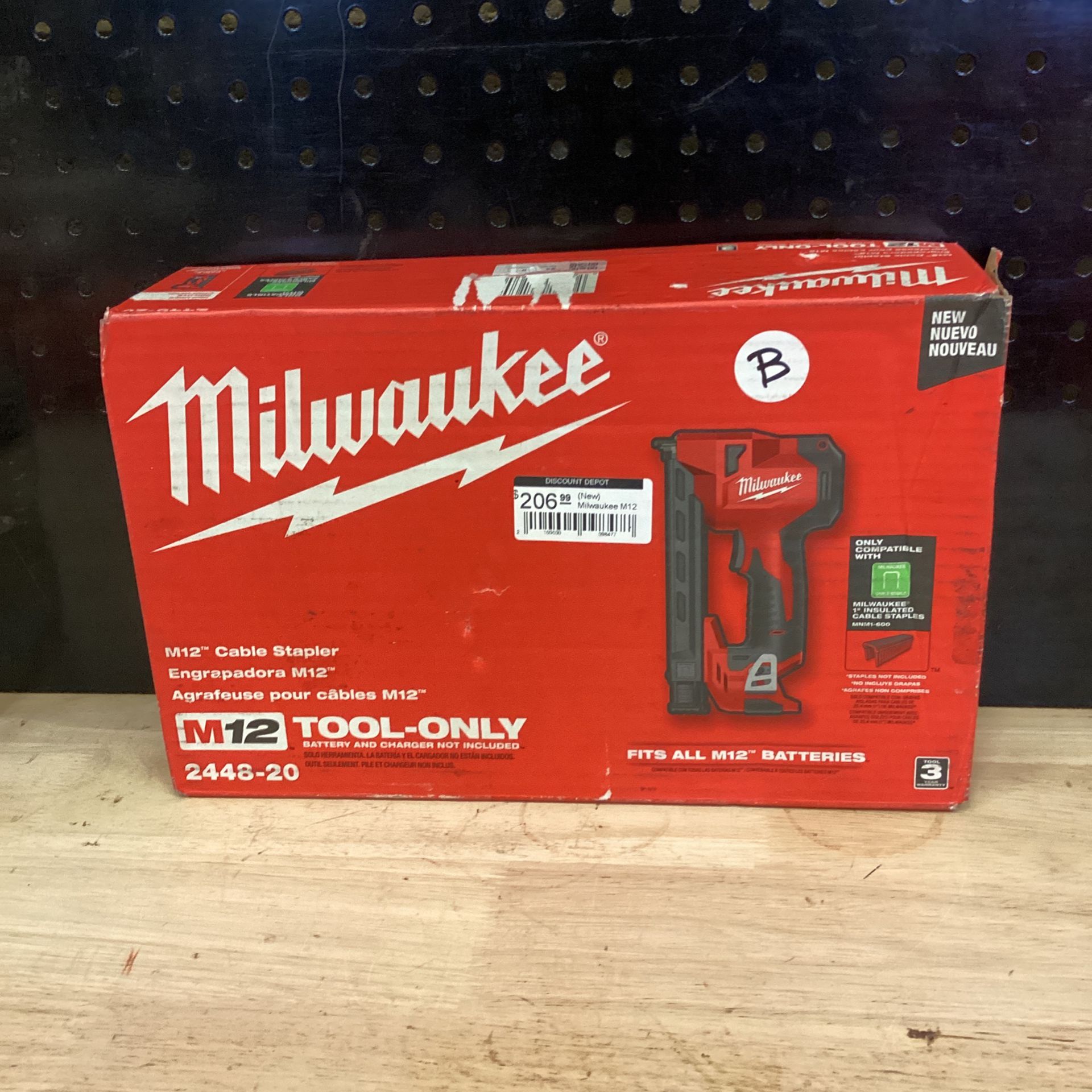 Milwaukee M12 12-Volt Lithium-Ion Cordless Cable Stapler (Tool-Only) for  Sale in Phoenix, AZ OfferUp
