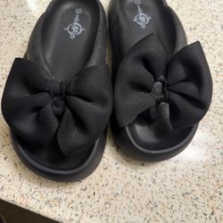  Black Sandals 