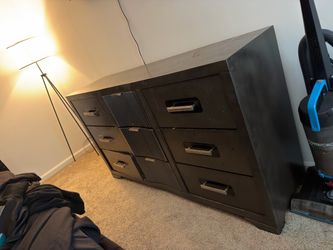 ‼️QUEEN WOOD BEDROOM SET Must GO ‼️