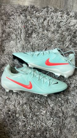 Soccer cleats size 9 phantom pro model FG