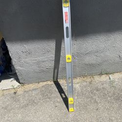48”ALUMINIUM LEVEL