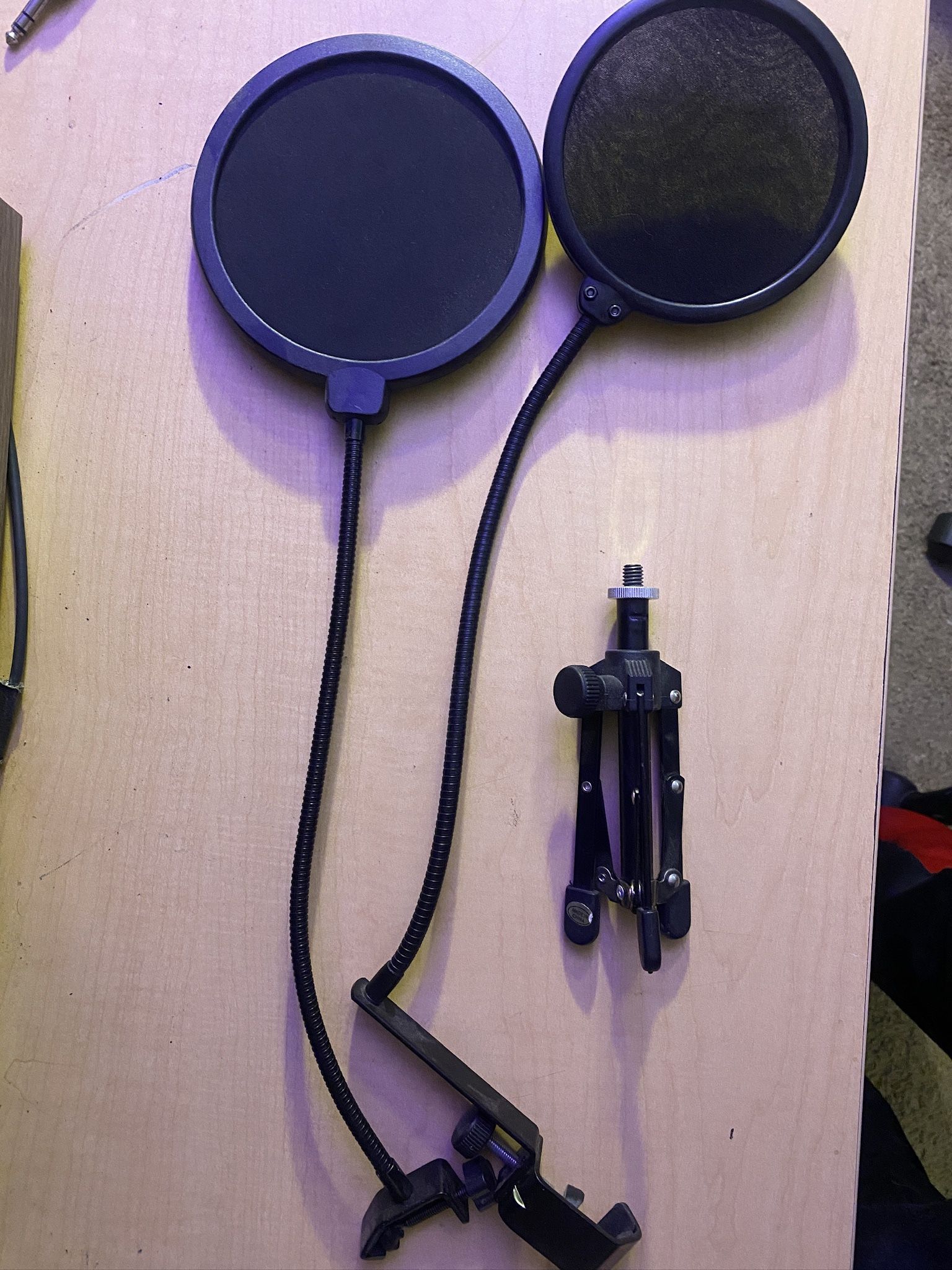 (2) Pop filters & Desktop Mic Stand