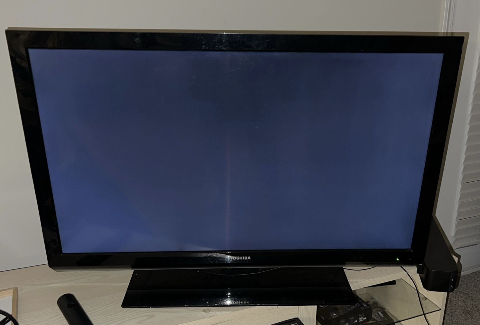 ๐บ Toshiba 40-42" HDTV (Great for Gaming/Guest Room)