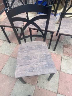 Sevenden estas sillas nuevas son 4 muy bonitas