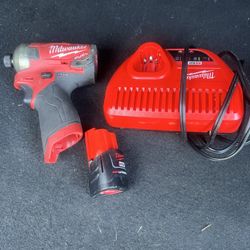 Milwaukee Fuel M12 Impact Driver 