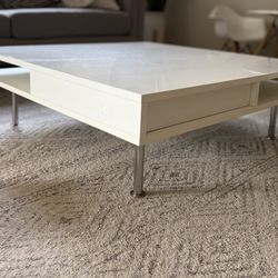 WHITE COFFEE TABLE