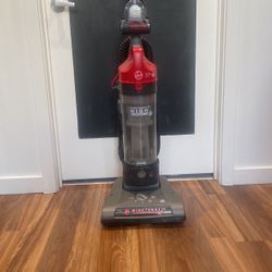 Hoover Wind tunnel High Capacity Vacuum 