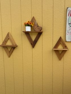 Cedar diamond shelves