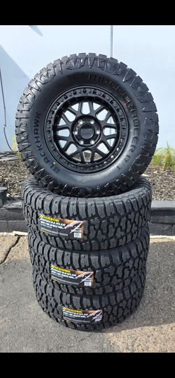 18" KMC rims w/ 35x12.50R18 Ridgecrawler RT tires