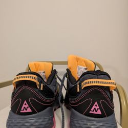 Women's NEW BALANCE Size 11