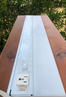 2 foot under counter light no bulb