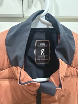 Women’s On Cloud light jacket