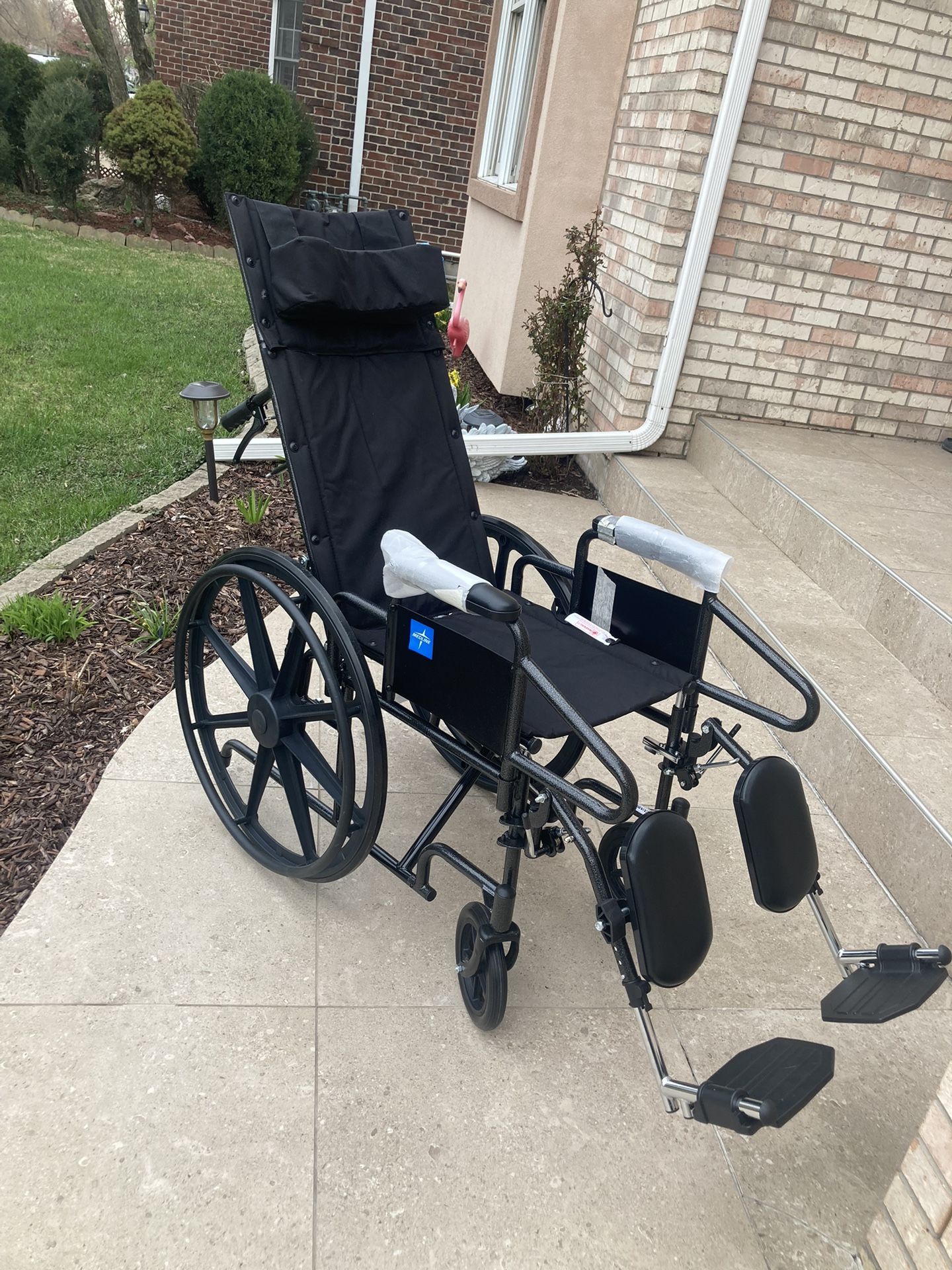 Medline Reclining Wheelchair (retails $299)-18”
