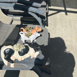 3 Cows On Ceramic Pot