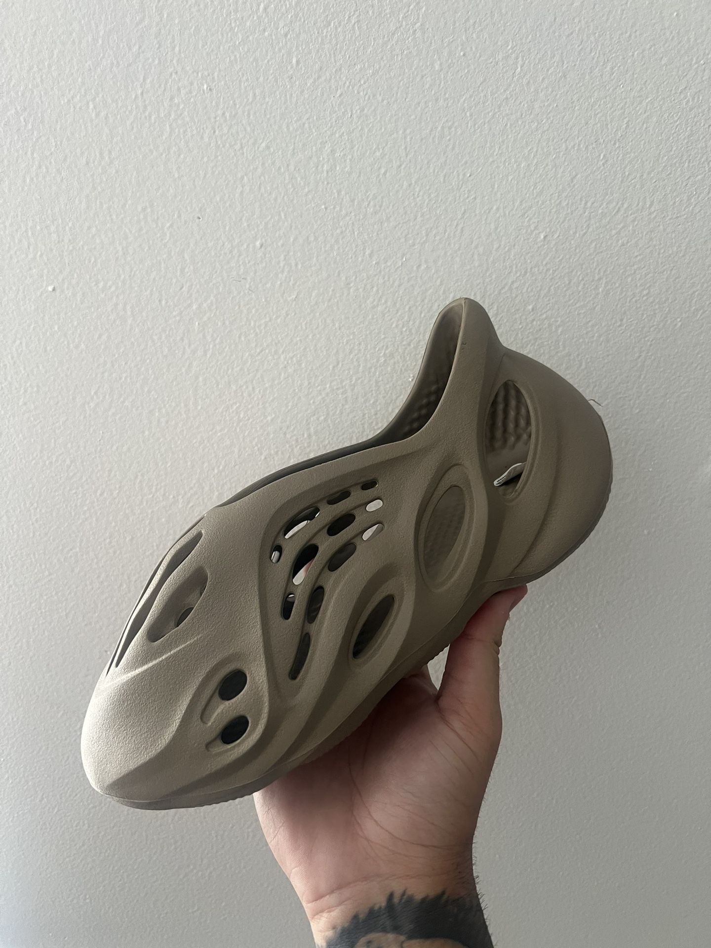 Yeezy Foam Runners Size 8 - avconcontrols.com