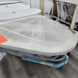 Jacuzzi Hottub 77" 