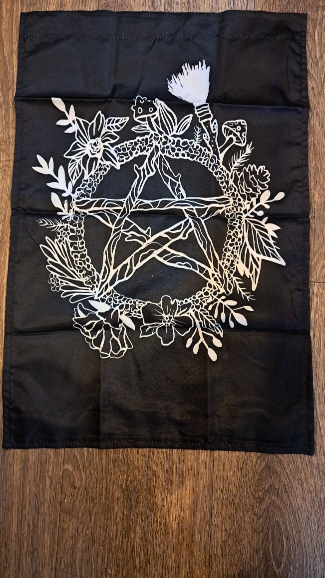 Gothic pentacle pentagram wreath garden flag banner