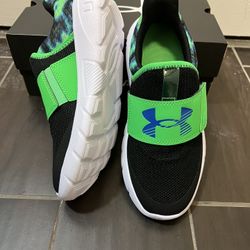 Kids Shoes Under armor Size 4