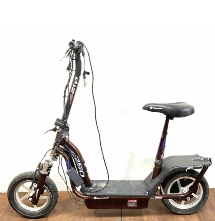 E Zip 750 SCOOTER (NEEDS BATTERY)