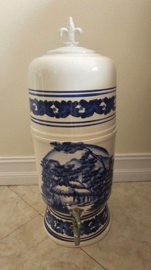 Antique. Water Dispenser With Filter. Dispensador De Agua Con Filtro.