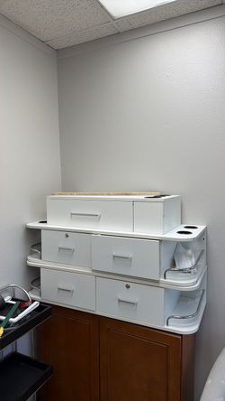 Salon station vanity