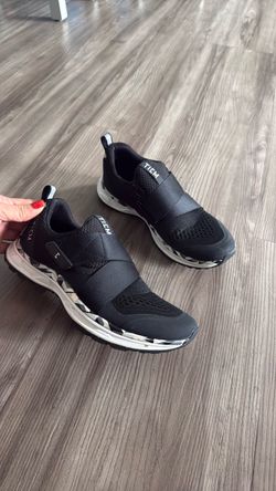TIEM Indoor Cycling Shoes with SPD Cleats - Size 7