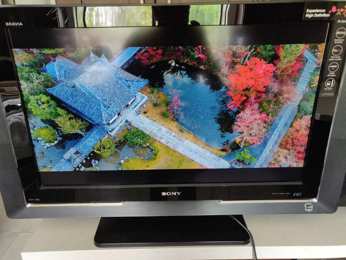 Sony and Vizio 32 inch 720p 2 TVs