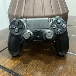 Used PS4 Dualshock controller that looks in good condition Untested