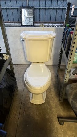 Super nice Kohler toilet $ 90.00.