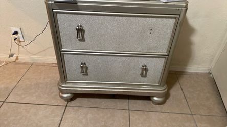Set of two dressers one with 1 missing button