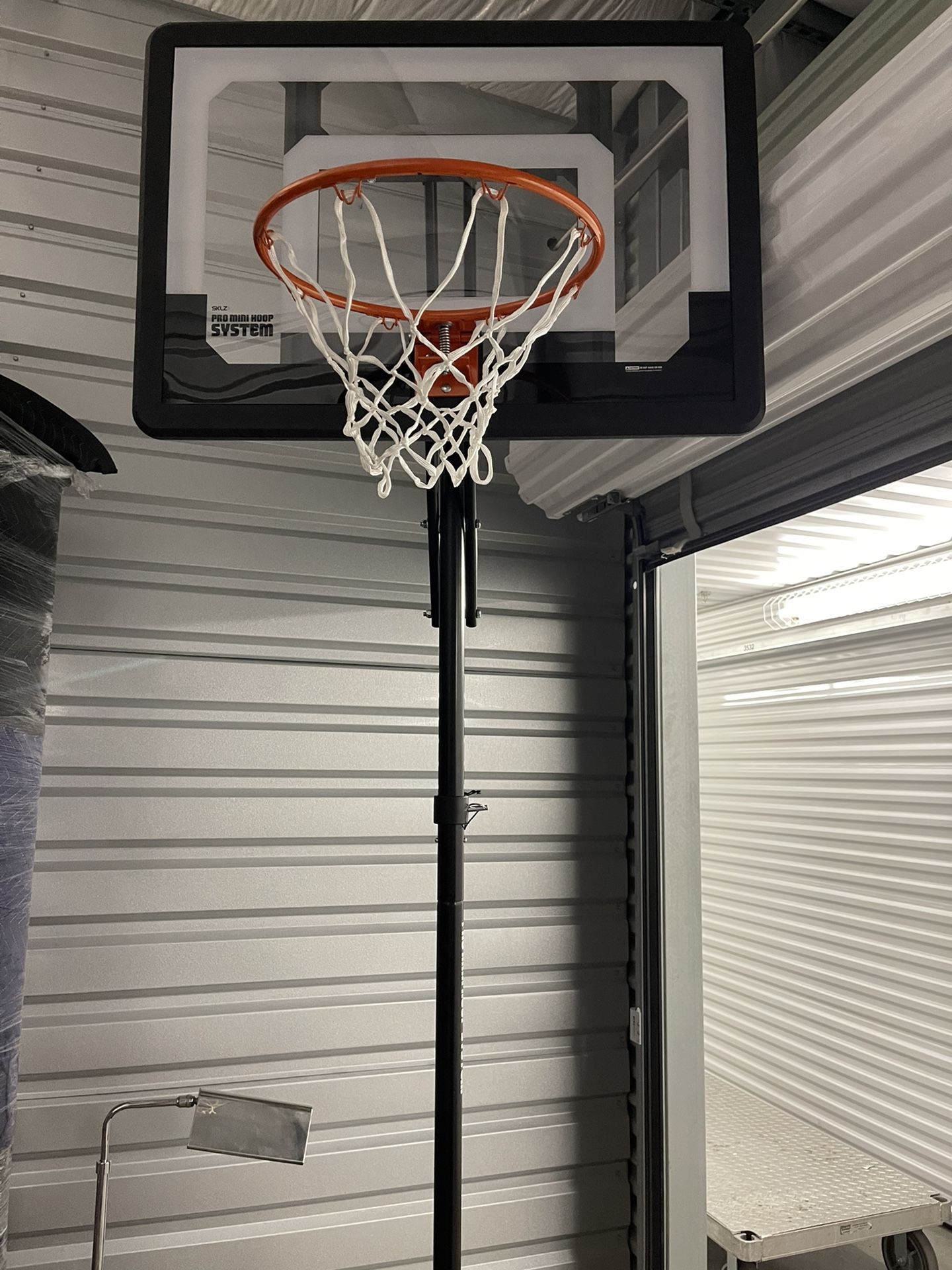 Basketball Hoop - Indoor / Outdoor - Like New