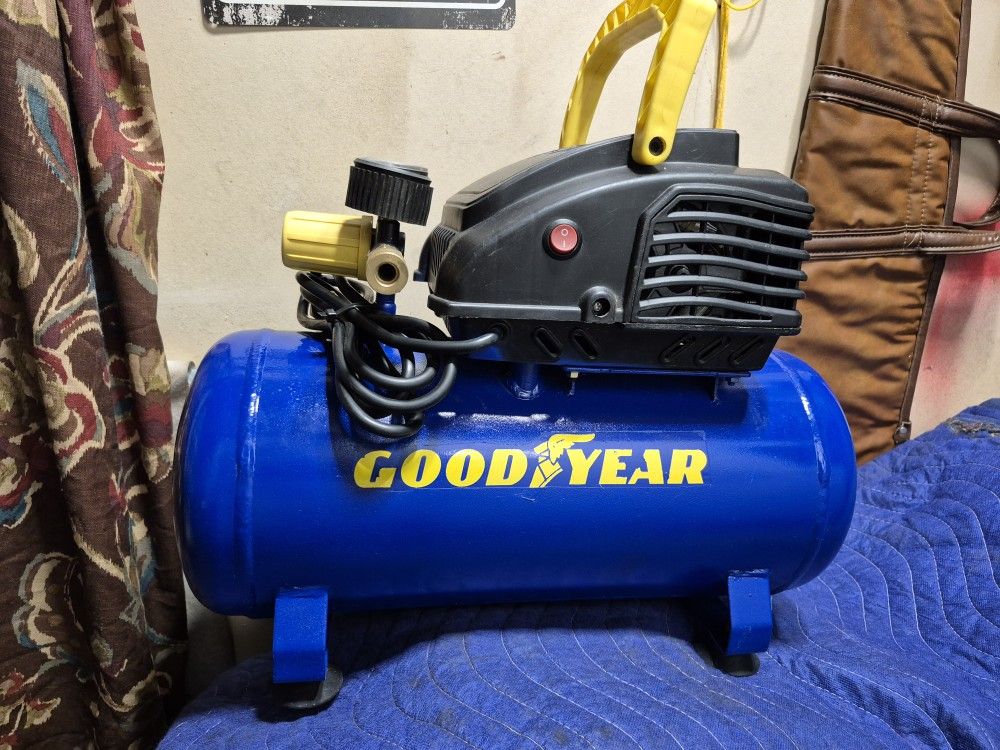 Goodyear 4Gallon Horizontal Air Compressor