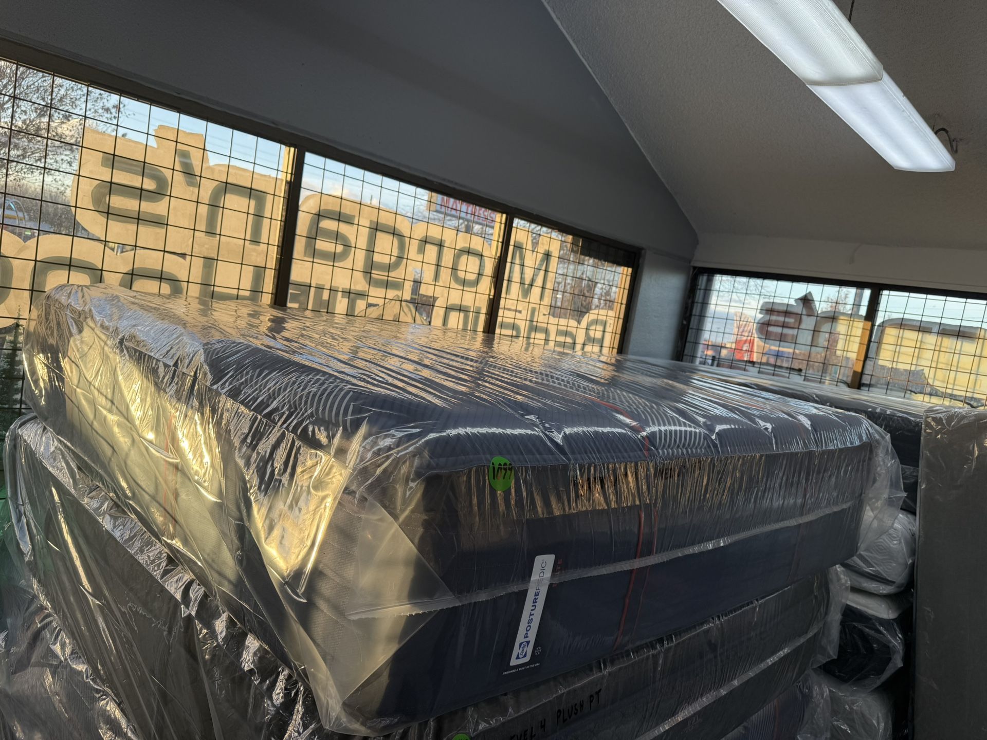 KING SIZE SEALY POSTUREPEDIC ELITE PILLOW TOP MATTRESS & BOX SPRINGS BED SET