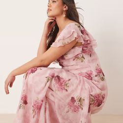 $38✨️🎀FREE PRESS 🌸👗Dress. Size M/L🎀✨️