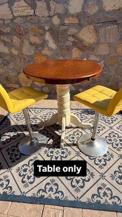 Round top table - Indoor or Outdoor protected