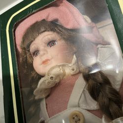 Geppeddo Button Girl Porcelain Doll T122R