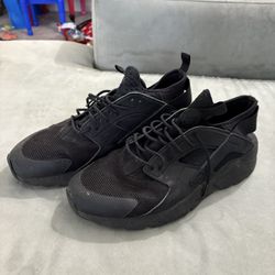 Nike Huarache Size 11