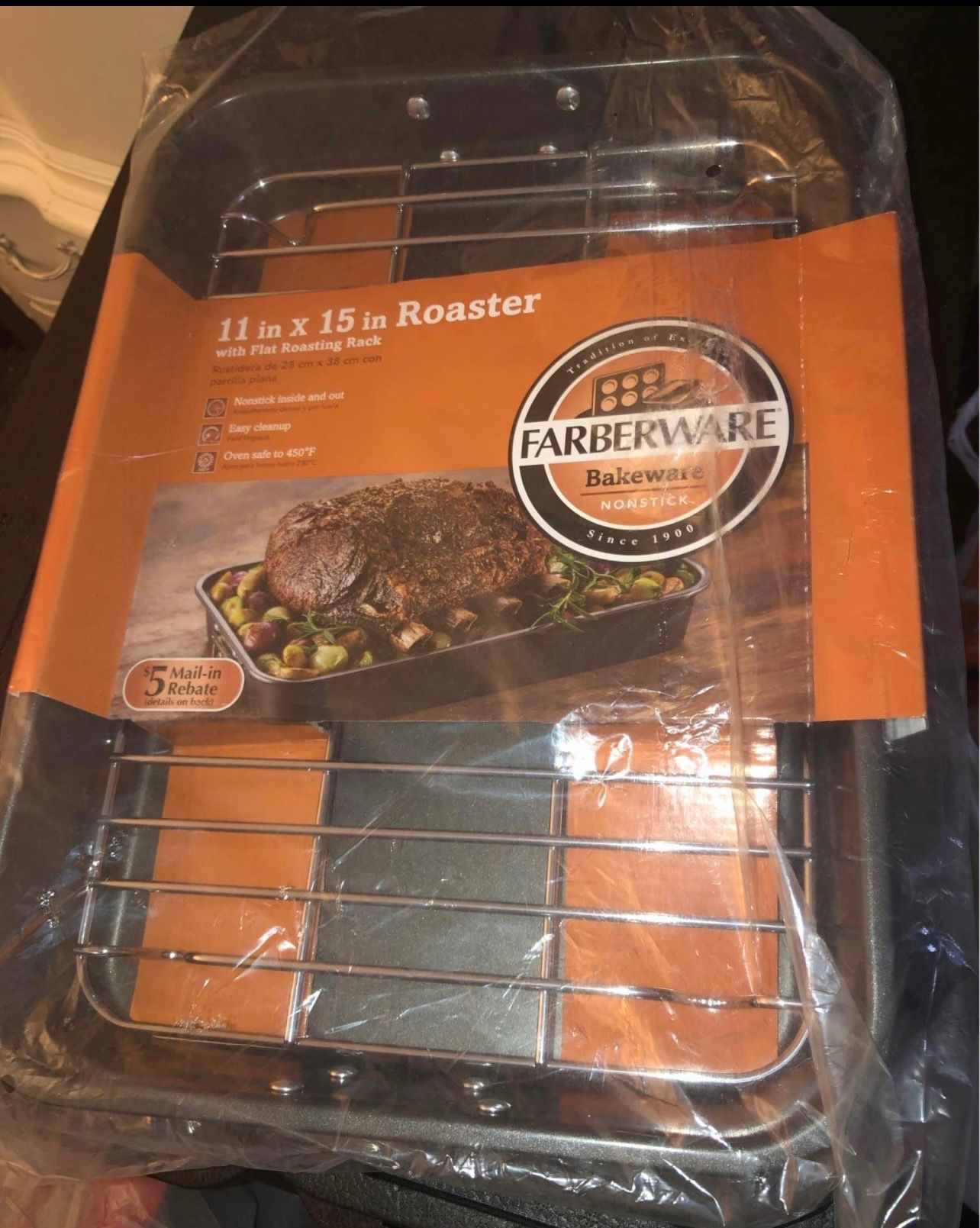 BRAND NEW Farberware 11" x 15" Non-Stick Roaster Roasting Pan with Flat Rack Put the most in your roast with this nonstick roaster and flat rack combo