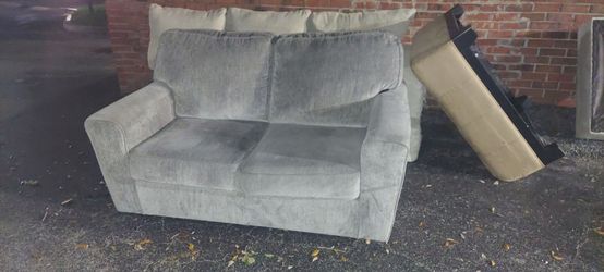 Free! Love Seat
