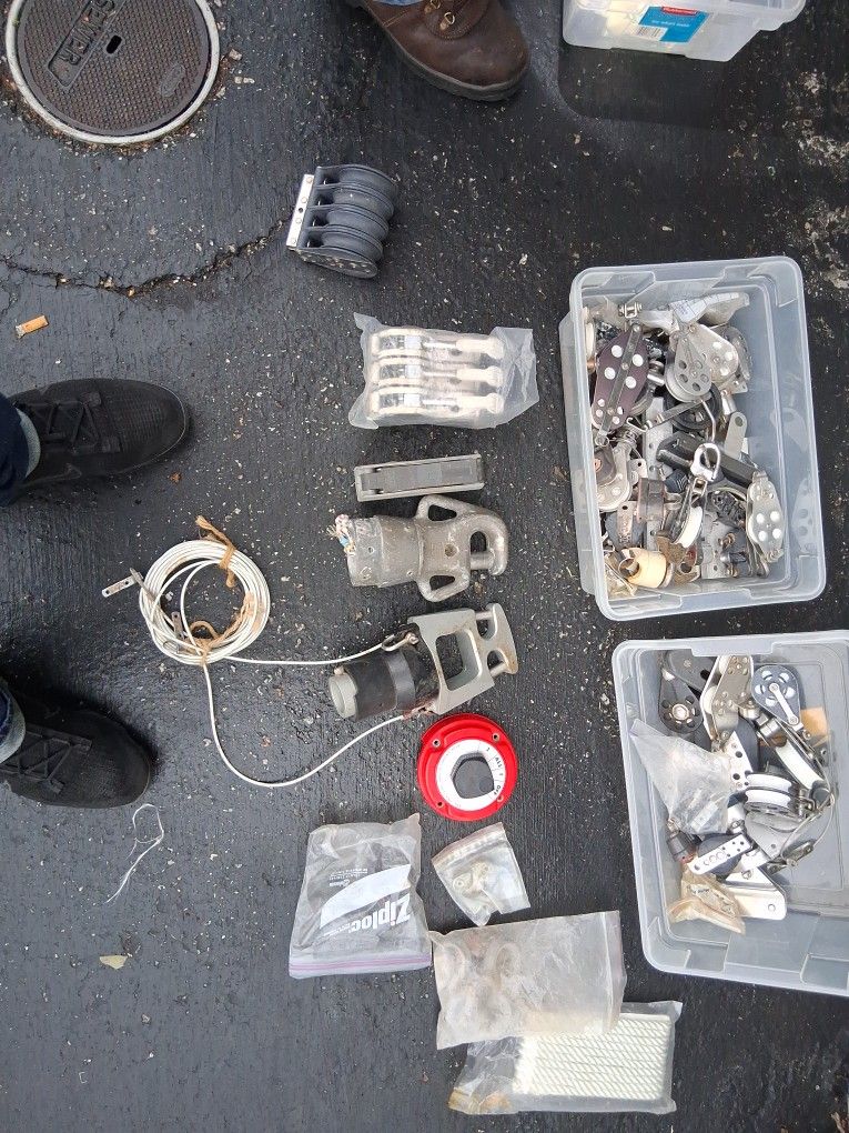 2002-25 Assortment of sailboat pulleys Alloy and stainless steel
