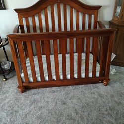 Baby Crib With Serta Mattress 