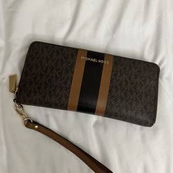 Michael kors wallet