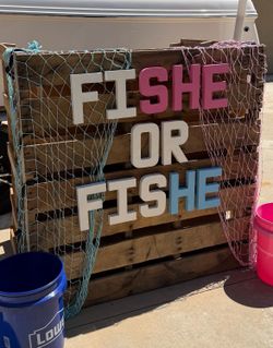 Gender reveal pallet