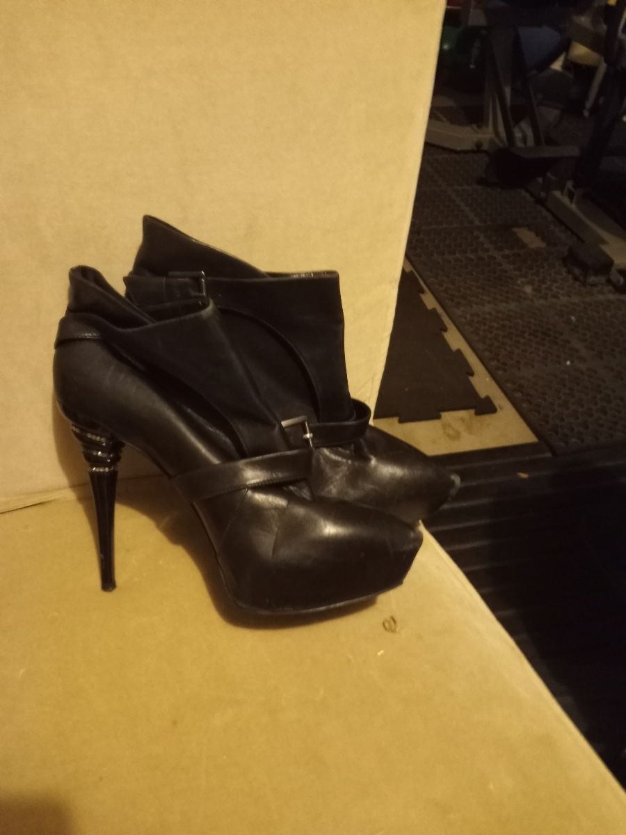 Rare Size 10 Marciano All Leather Booties!
