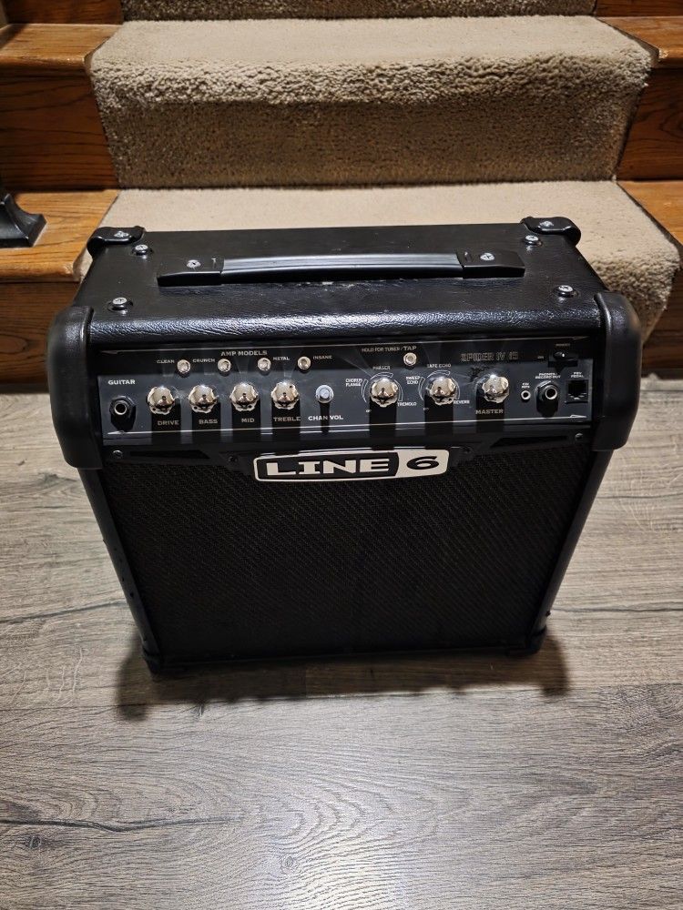 Line 6 Spider IV 15 Watt 1 x 8 Guitar Combo Amp