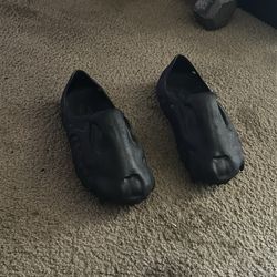 Sandal/slipper size 11