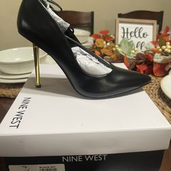Nine West Black Closed Toe Heel Size 7.5