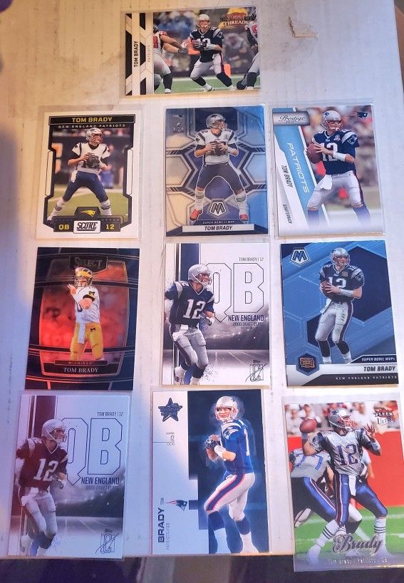 Lot Of 20 Random TOM BRADY PATRIOTS AND BUCS FOOTBALL CARDS ALL FOR $20