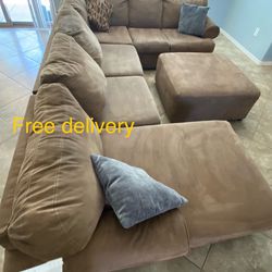 Brown Sectional Sofa!!Free Delivery🚚🚚💨💨